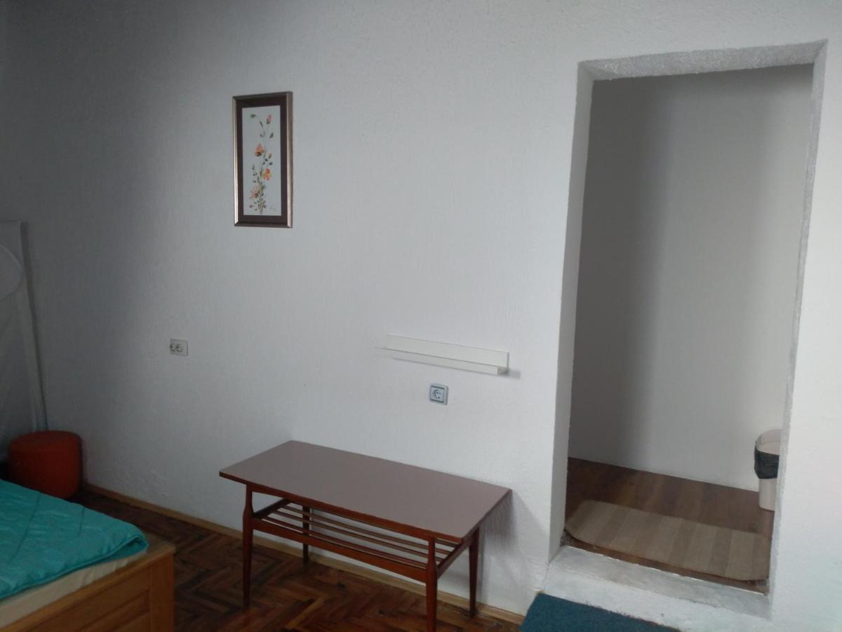 Hostel Trajan โดนยี มิลาโนวัซ ภายนอก รูปภาพ