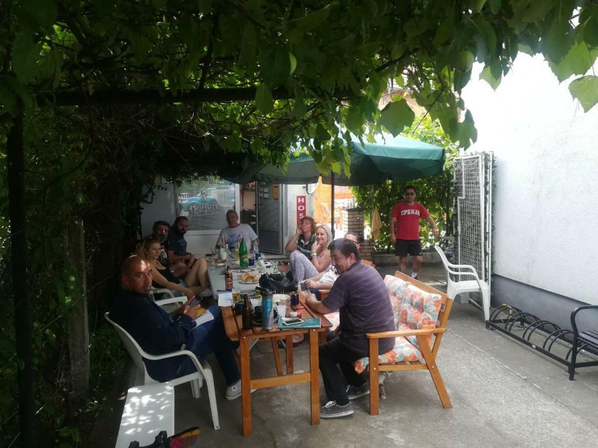 Hostel Trajan โดนยี มิลาโนวัซ ภายนอก รูปภาพ